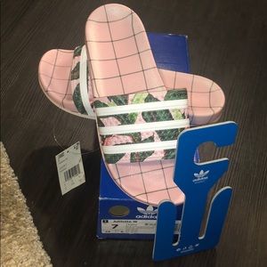 NWT palm print Adidas adilette sandals